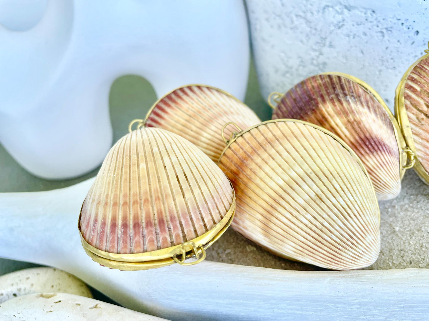 Authentic Vintage 3" Long Seashell Ring Box Brass Hinge Jewelry Elegant Trinket Pill Container Bearer Coastal Accessories Beige Tan Seashell